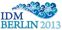 Logo der IDM 2013 - Aufschäumende Wellen und Schriftzug IDM BERLIN 2013